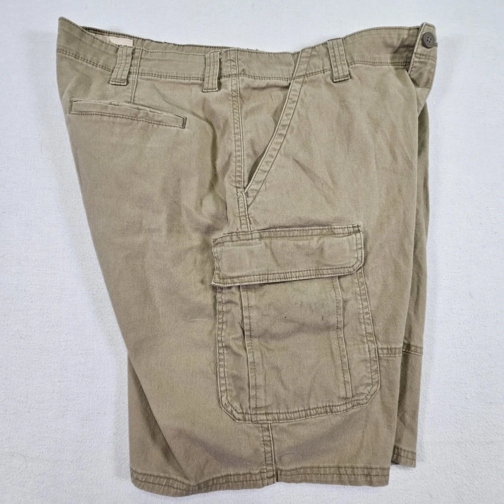 Wrangler Men's Relaxed Fit Cargo Shorts Size 38 x 9 Khaki Pockets Classic Casual